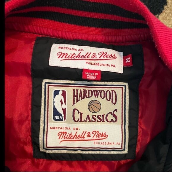 MITCHELL & NESS VINTAGE NBA CHICAGO BULLS PUFFY RETRO VEST MENS SIZE MEDIUM - Picture 10 of 10